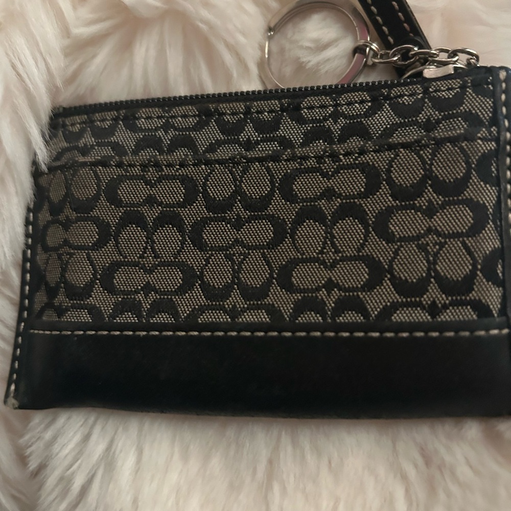 COACH . Black  and Beige Patterned Keychain Wallet